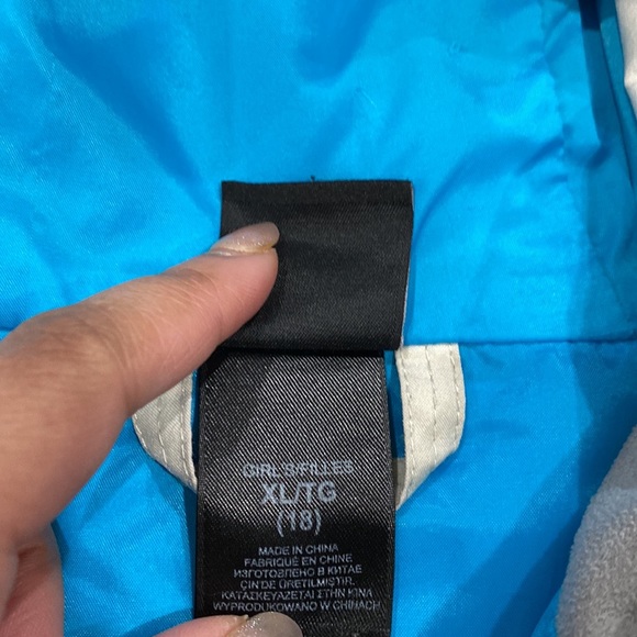 The Northface Girls Ski/Winter Jacket (SIze:18 XL) - Picture 3 of 15